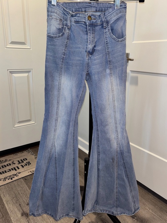 Denim - Light Wash Flared Women's Jeans - Classic 70s Flare High-Rise Style